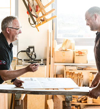 Portrait Arbeiter in der Werkstatt