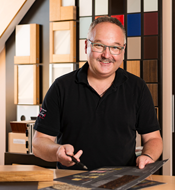 Bild von Dieter Seng in seiner Ausstellung 