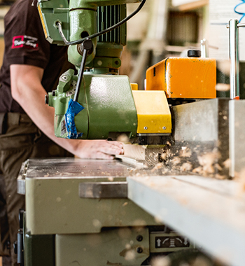 Schreinerarbeit in der Werkstatt
